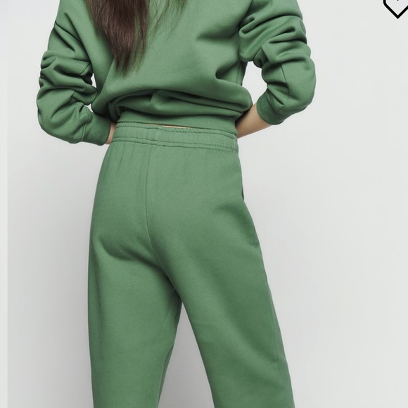Reformation boyfriend sweatshirt and sweatpants - Picture 4 of 5